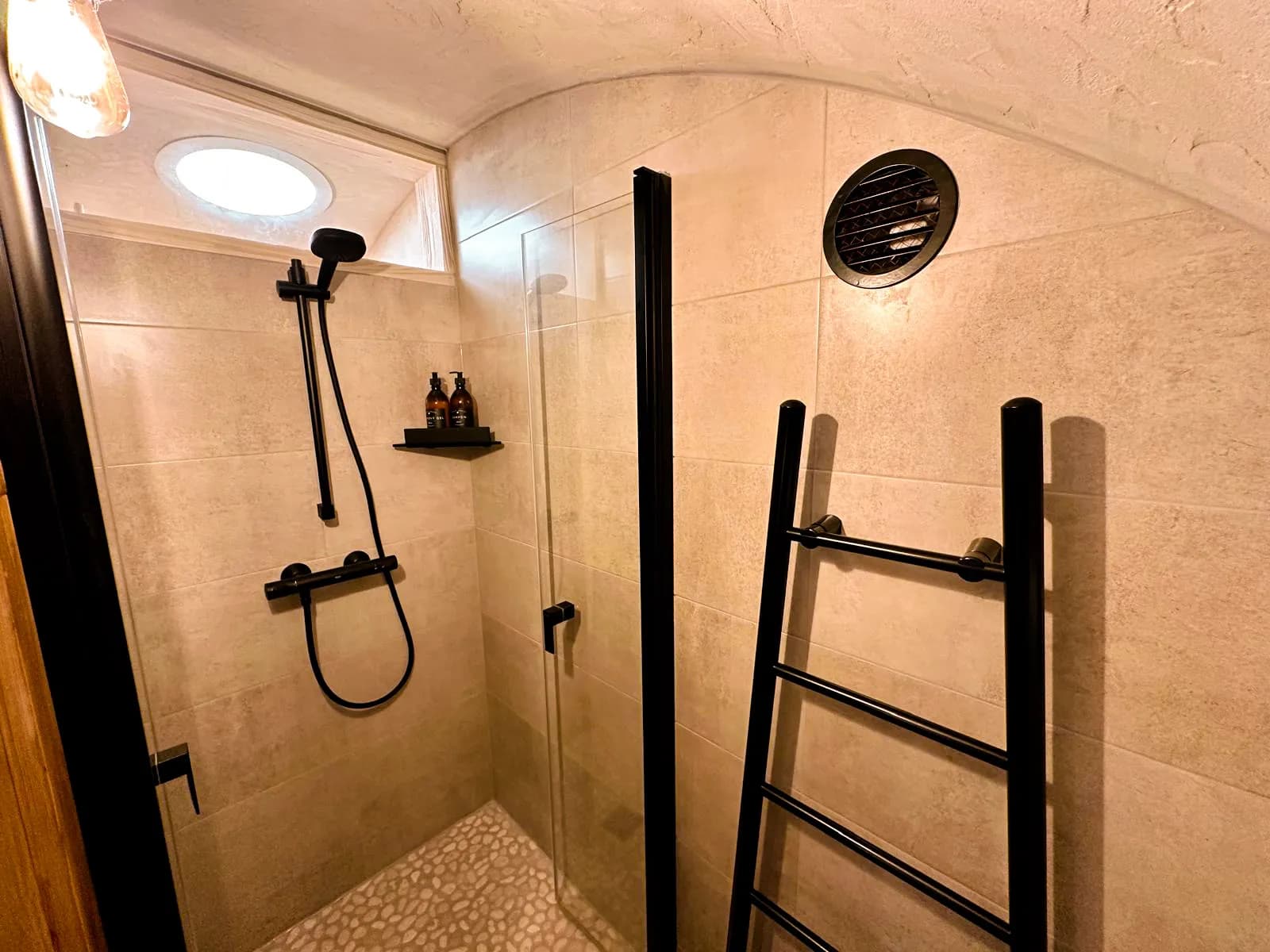 Hobbit House & Spa – image 2